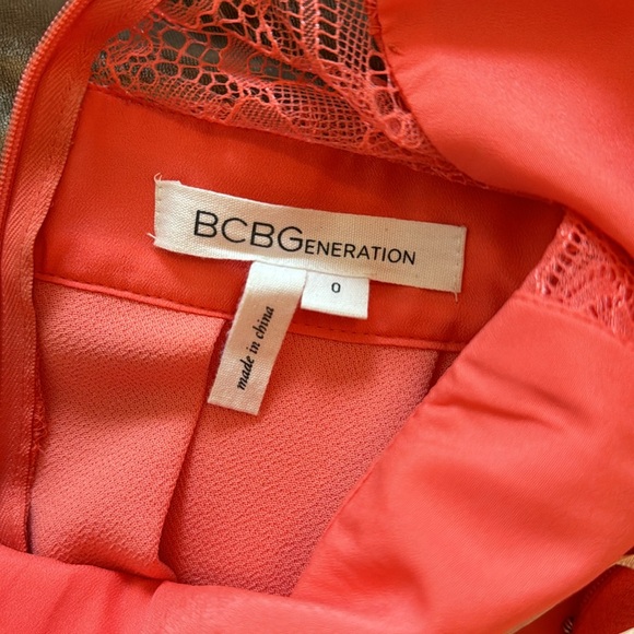 Beautiful Coral Dress with Lace detailing - Picture 4 of 4